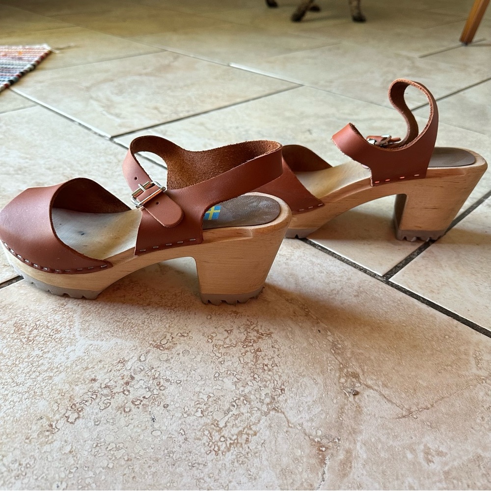 MIA Anja Cognac Peep-toe Clogs. Size 39.